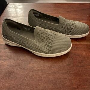 Skechers Gen5 Women's Go Step Lite Goga Mat Slip-On Shoes, Size 5, Comfort Gray